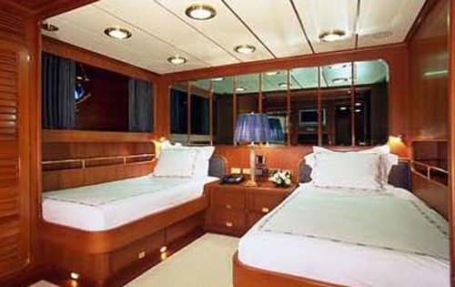 SY ANDROMEDA LA DEA - Twin cabin.jpg