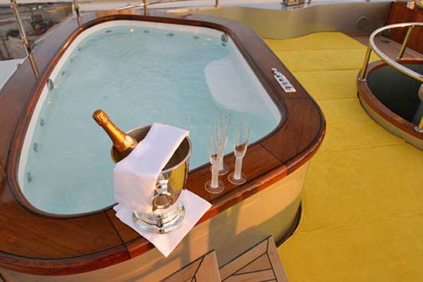 SY ANDROMEDA LA DEA - Upper deck Jacuzzi.jpg