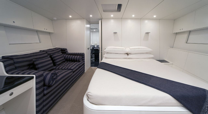 SY DARK SHADOW - Double cabin.jpg