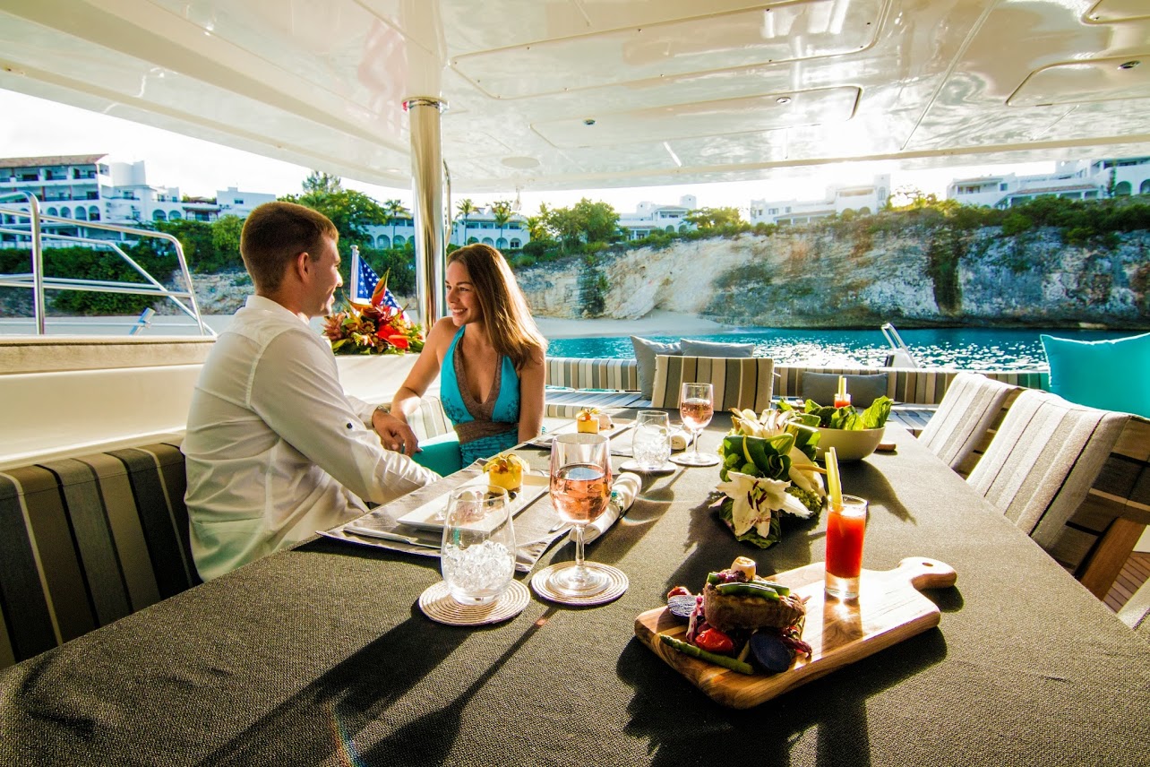 SY LADY KATLO - Alfresco dining.jpg