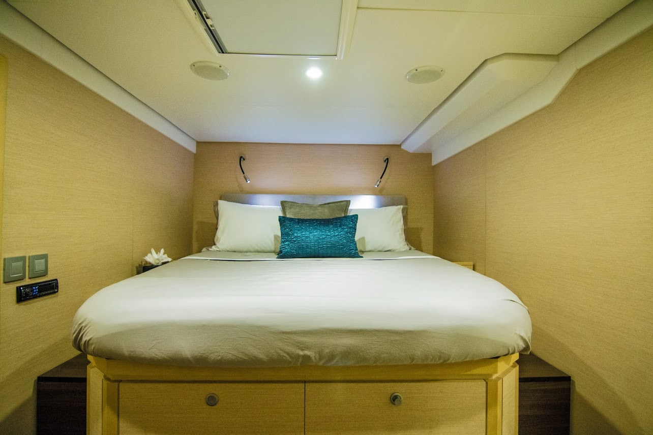 SY LADY KATLO - Guest cabin.jpg