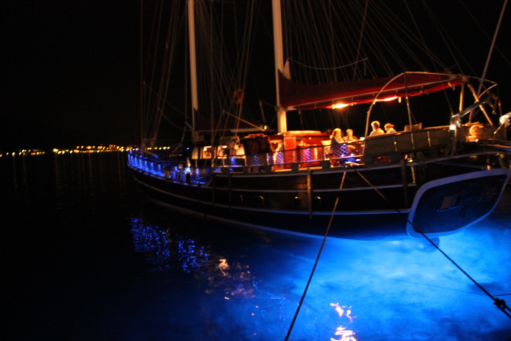SY NOSTRA VITA - Underwater lights.jpg
