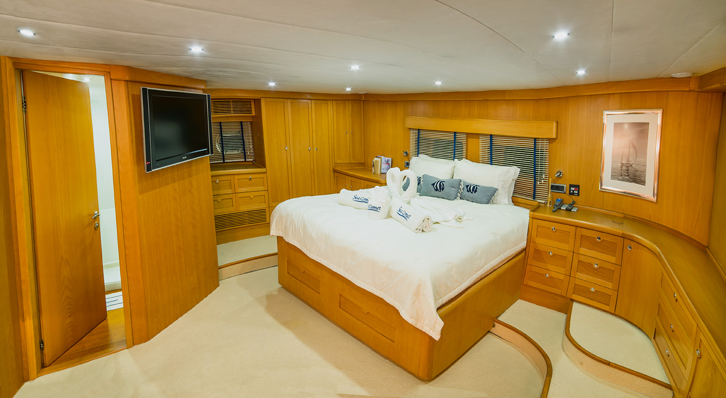 SY SEA COMET - Master cabin 1.jpg
