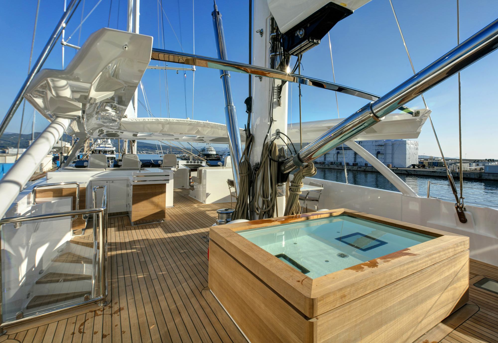 SY SPIRIT OF THE CS - Sundeck hot tub.jpg