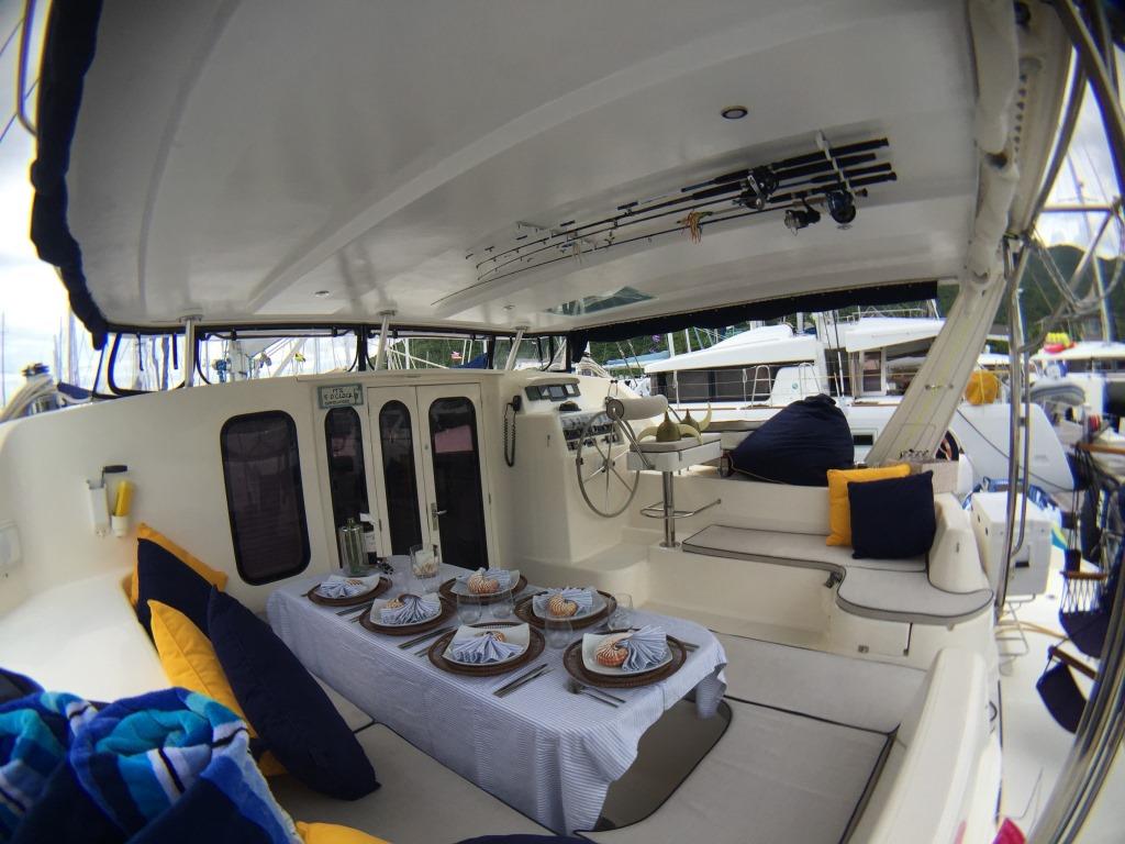 SY VIKING DREAM - Alfresco dining.jpg