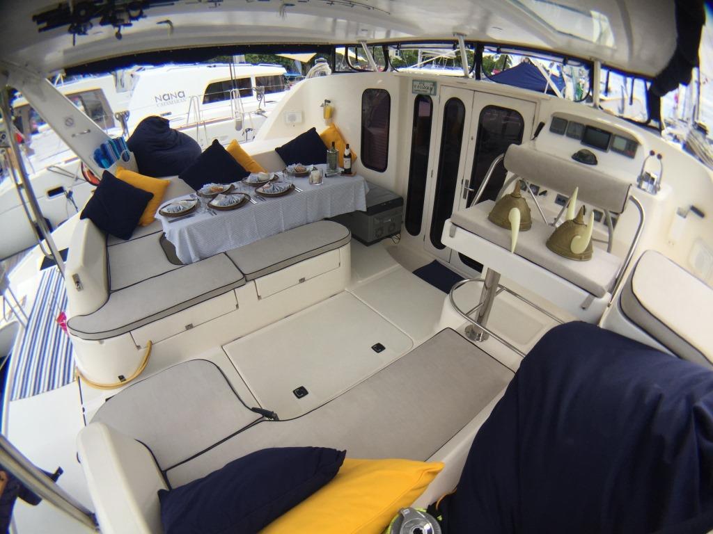 SY VIKING DREAM - Cockpit.jpg
