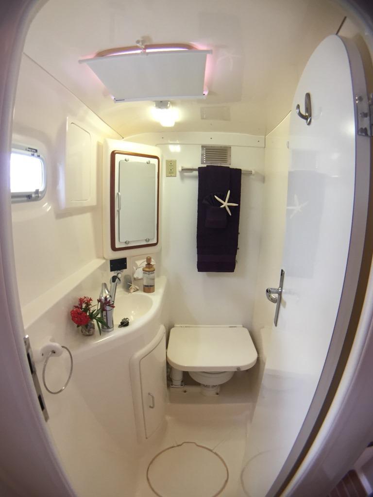 SY VIKING DREAM - Guest ensuite.jpg