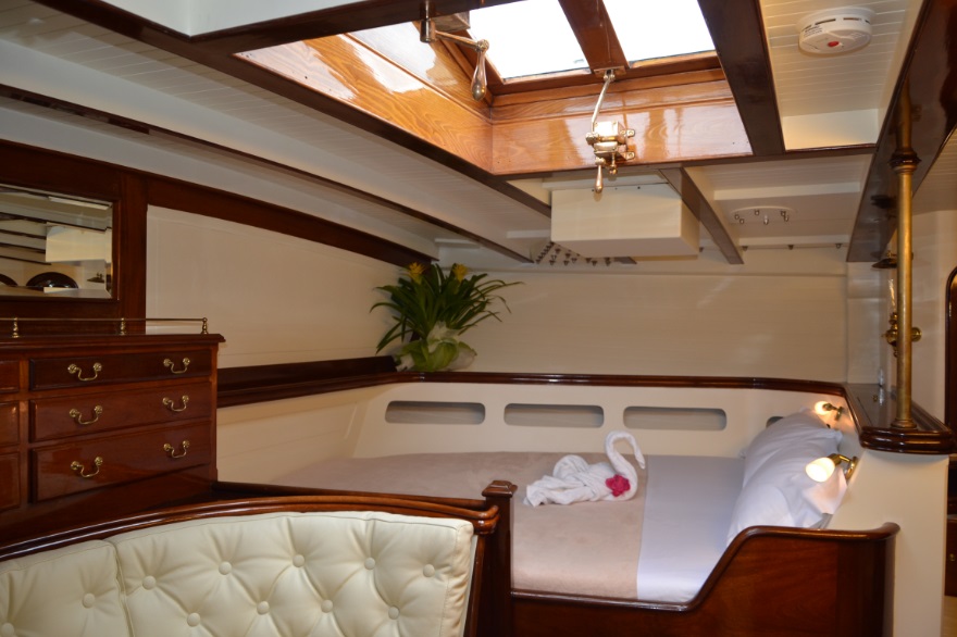 SY WHITEFIN - Master cabin.jpg