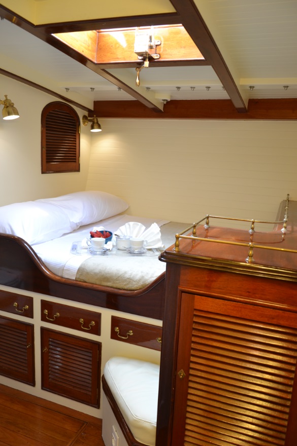 SY WHITEFIN - VIP cabin.jpg