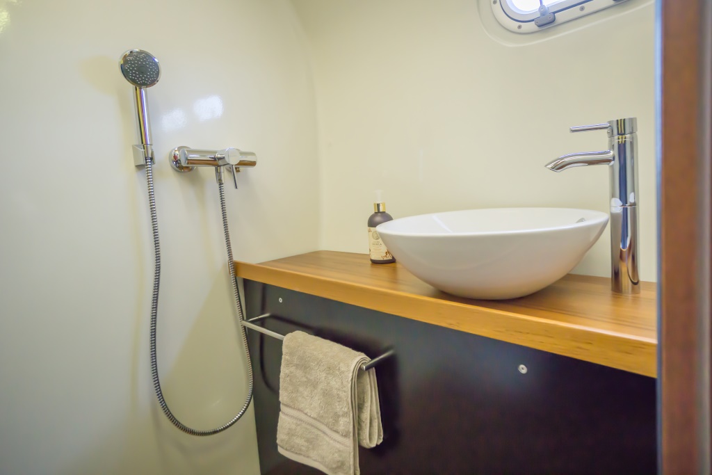 SY WILD CAT - Ensuite sink.jpg