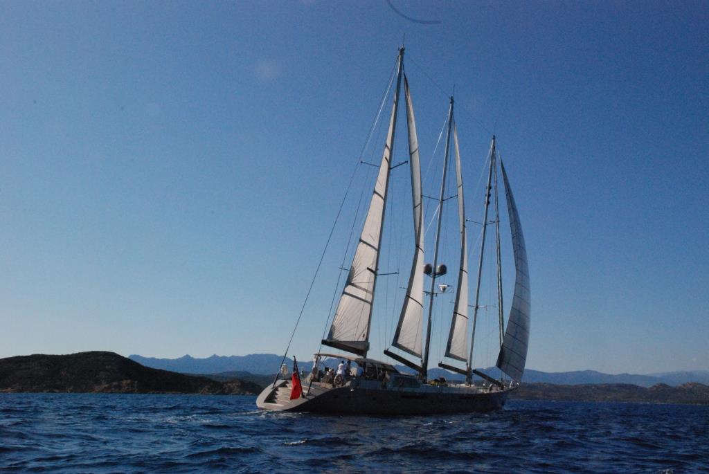 SY YAMAKAY - Under sail.jpg
