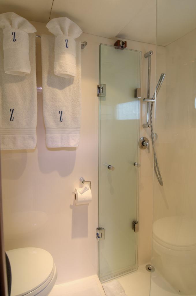 SY ZINGARA - Guest ensuite.jpg
