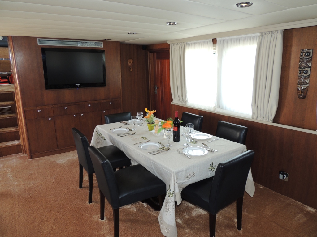 SYNOSTROMO - Formal dining.jpg