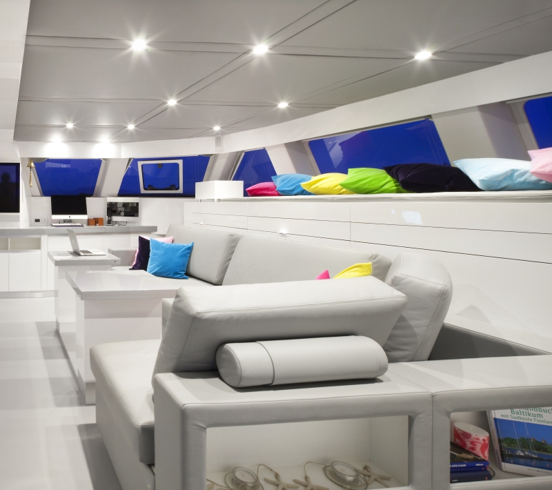 Sail Cat MAVERICK -  Salon 2.jpg