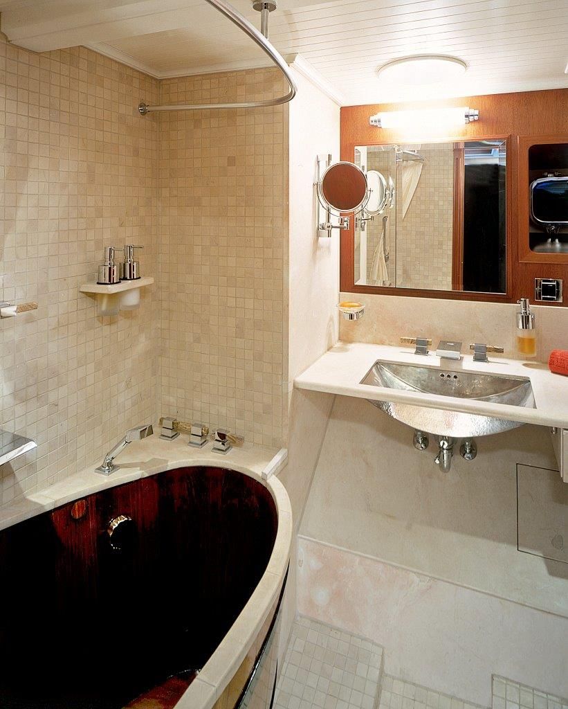 Sail Yacht DOLPHIN - Guest Ensuite.jpg
