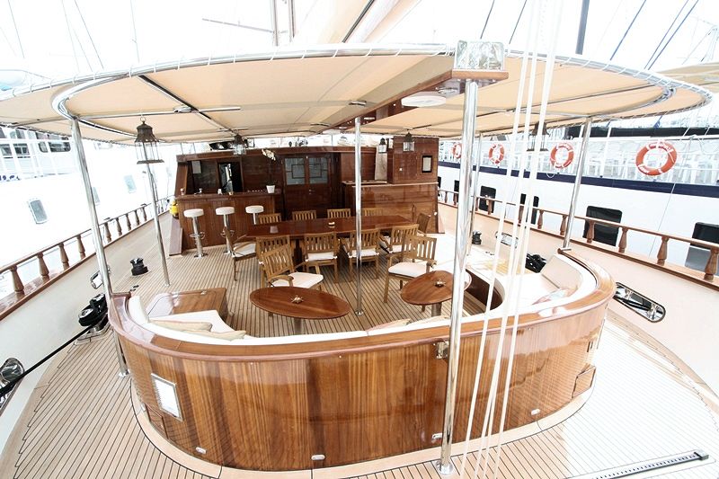 Sail Yacht DON CHRIS - Cockpit.jpg