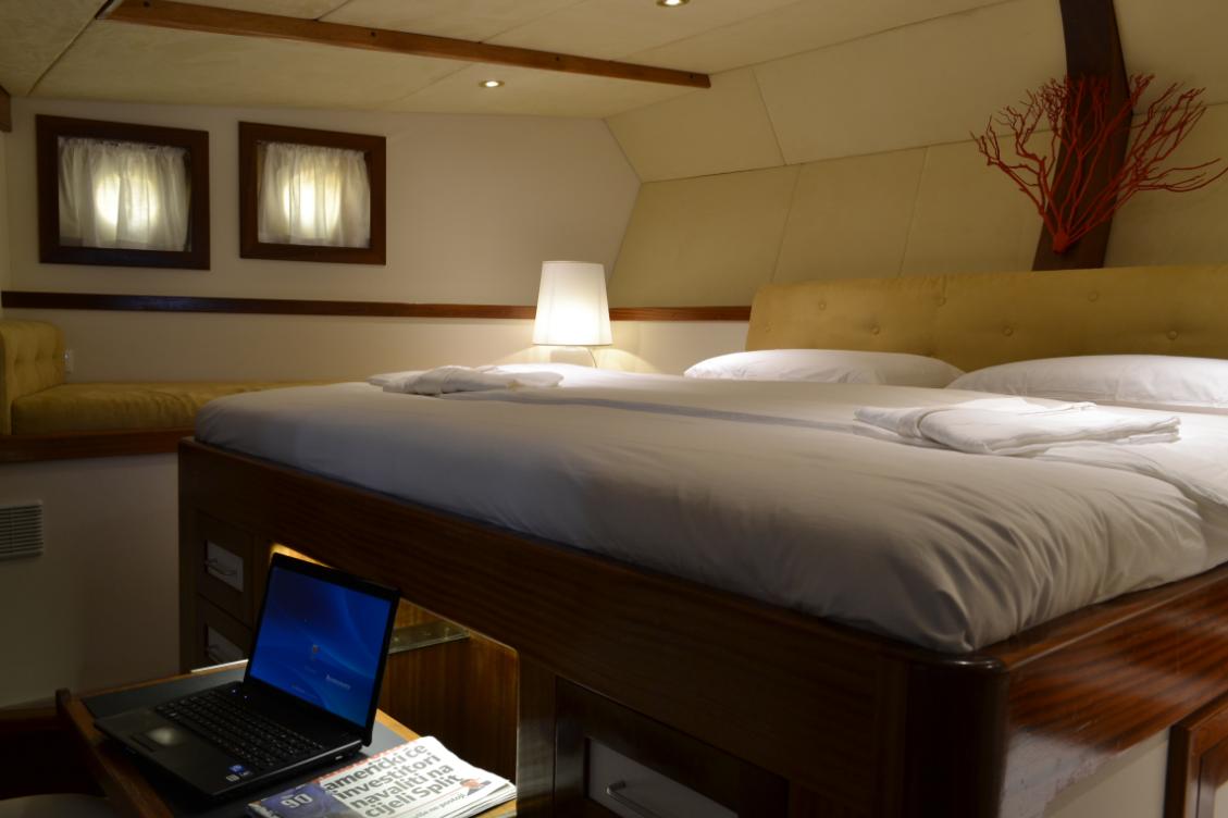 Sail Yacht DVI MARIJE - Master Cabin.jpg