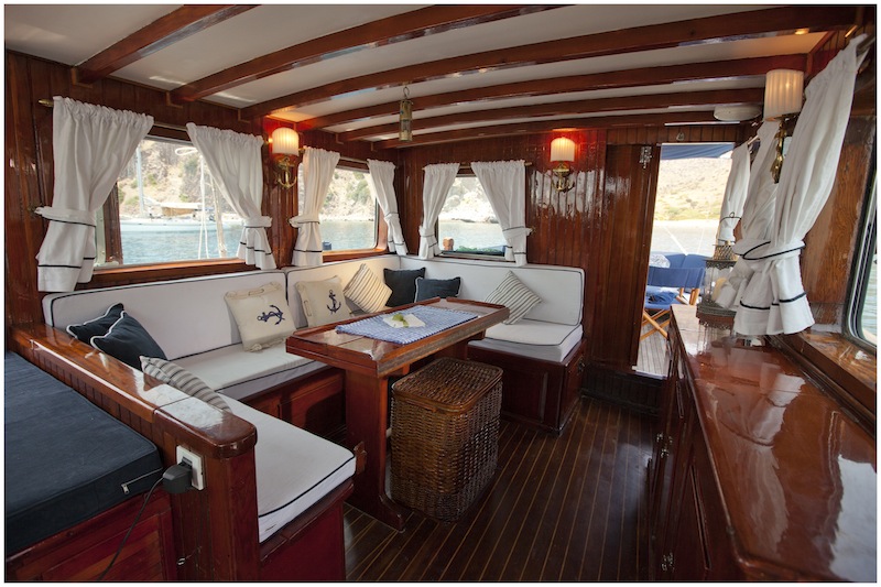 Sail Yacht ELEFTHERIA -  Salon.jpg