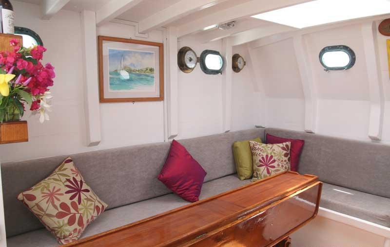 Sail Yacht JAMBALAYA -  Salon.jpg
