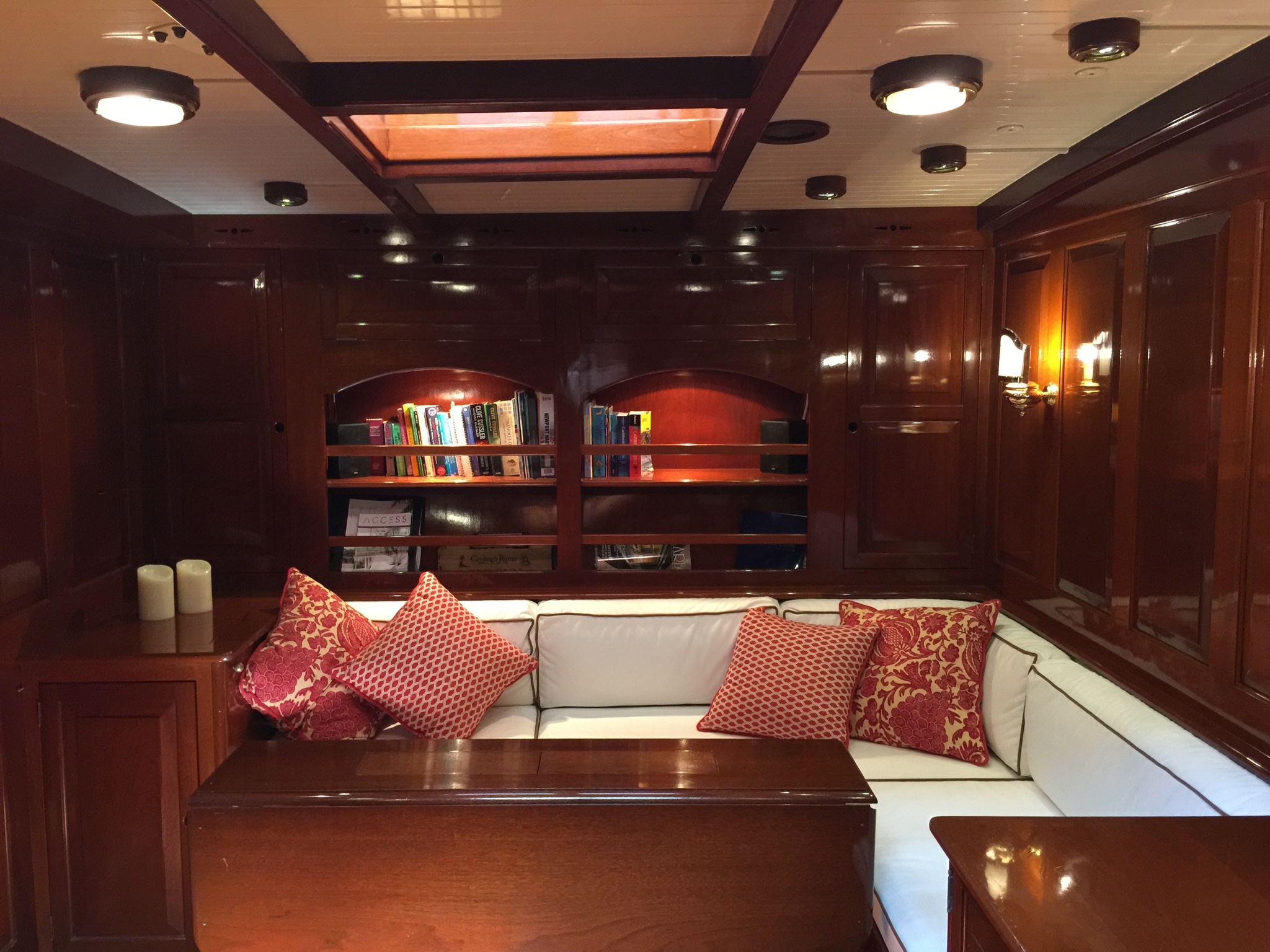 Sail Yacht NORTHERN STAR - Salon.jpg