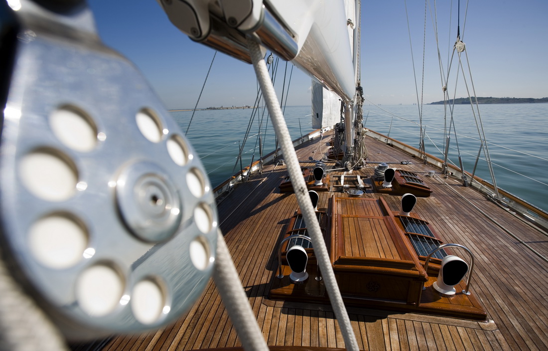 Sail-yacht-COPIHUE-On-deck.jpg