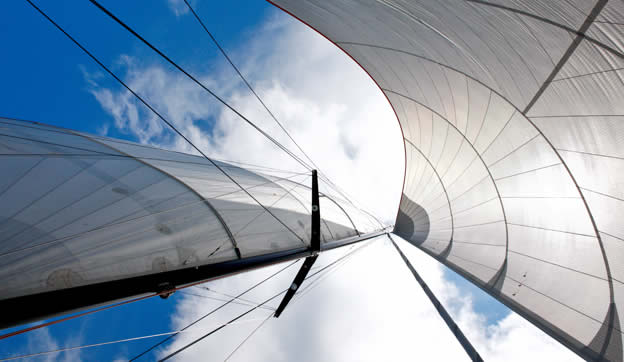 Sailing Catamaran Zenyatta - Mast.jpg
