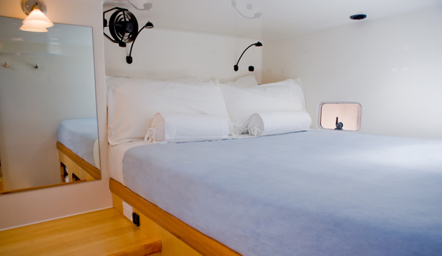 Sailing Catamaran Zenyatta - Master Bed.jpg