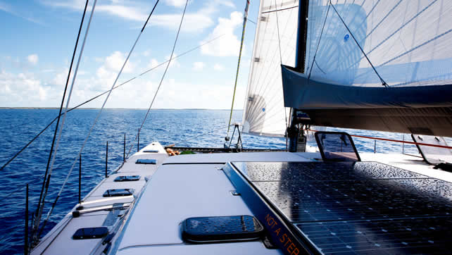 Sailing Catamaran Zenyatta - foredeck.jpg