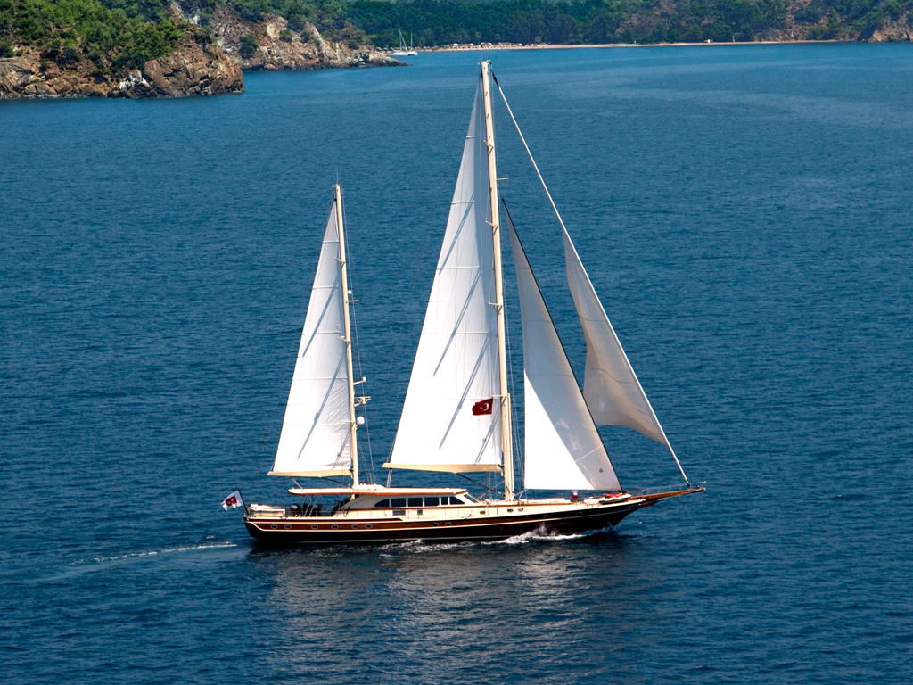 Sailing Yacht DAIMA - At Sail 1.jpg