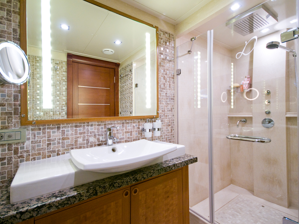 Sailing Yacht DAIMA - Ensuite.jpg
