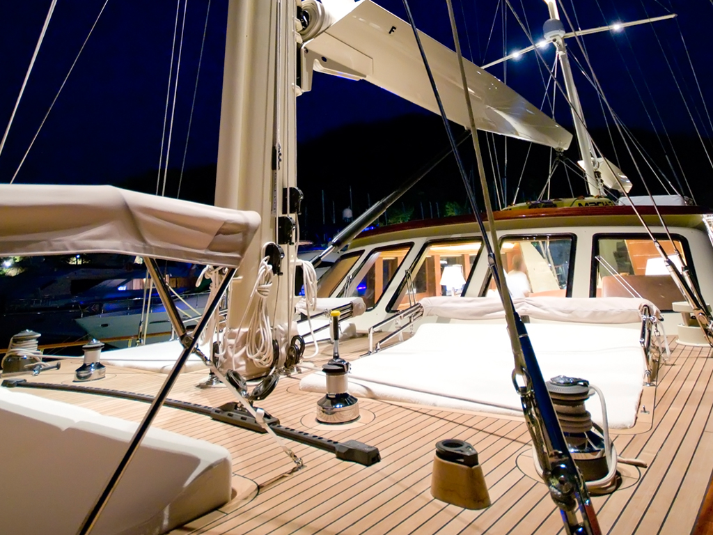 Sailing Yacht DAIMA - Sunpads.jpg