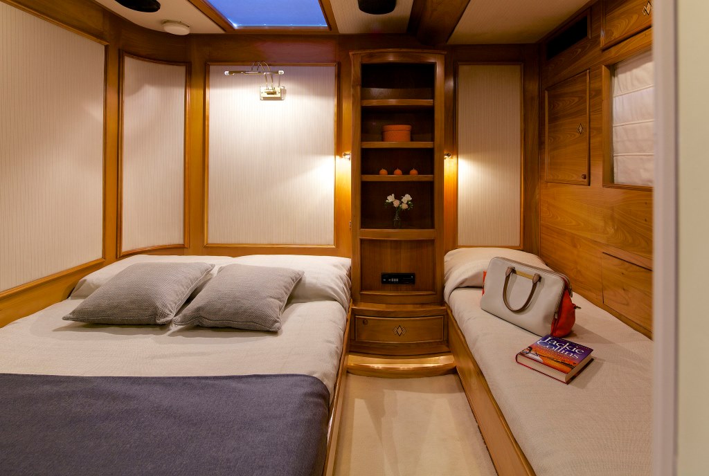 Sailing yacht AMADEUS - Double Cabin.jpg