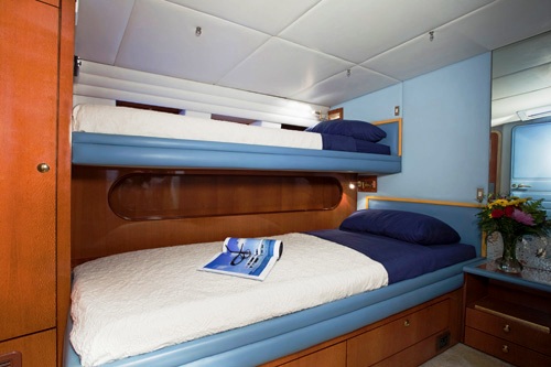 Sailing yacht APACHE -  Double + Single Upper bunk.jpg