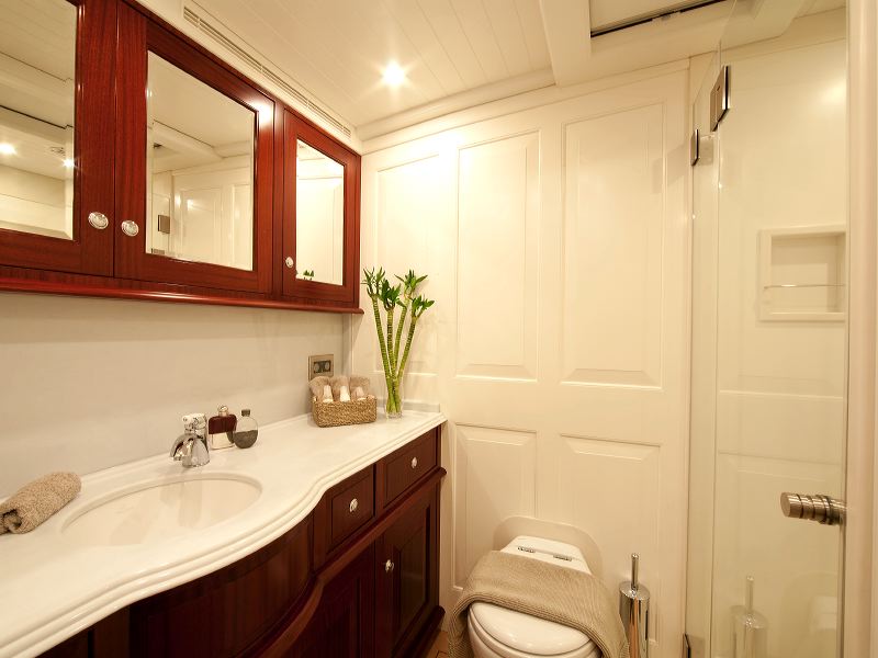Sailing yacht Annagine - Master Cabin Bathroom.jpg