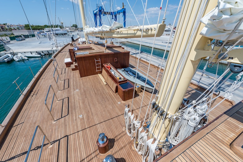 Sailing yacht Chronos.jpg