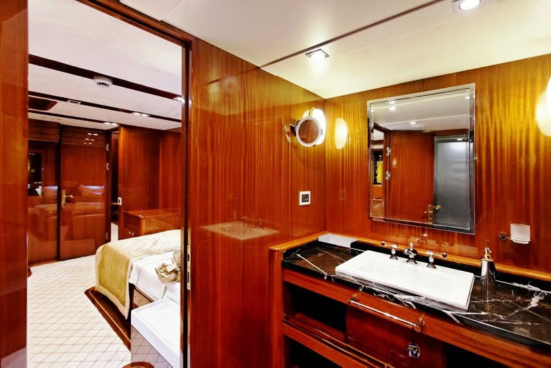 Sailing yacht GLORIOUS -  Guest Ensuite.jpg