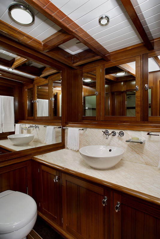 Sailing yacht JAZZ Jr -  Bathroom.jpg