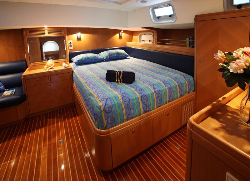 Sailing yacht KE AMA II - Master Cabin.jpg