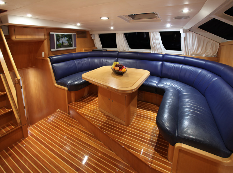 Sailing yacht KE-AMA II -  Salon Seating.jpg