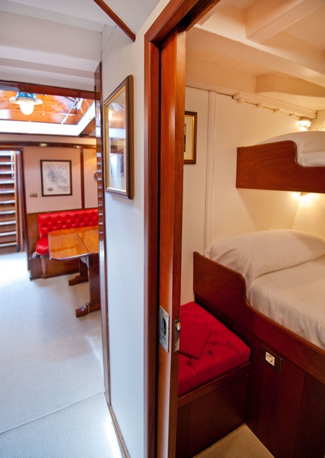 Sailing yacht Oriander -  Twin Cabin 3.jpg