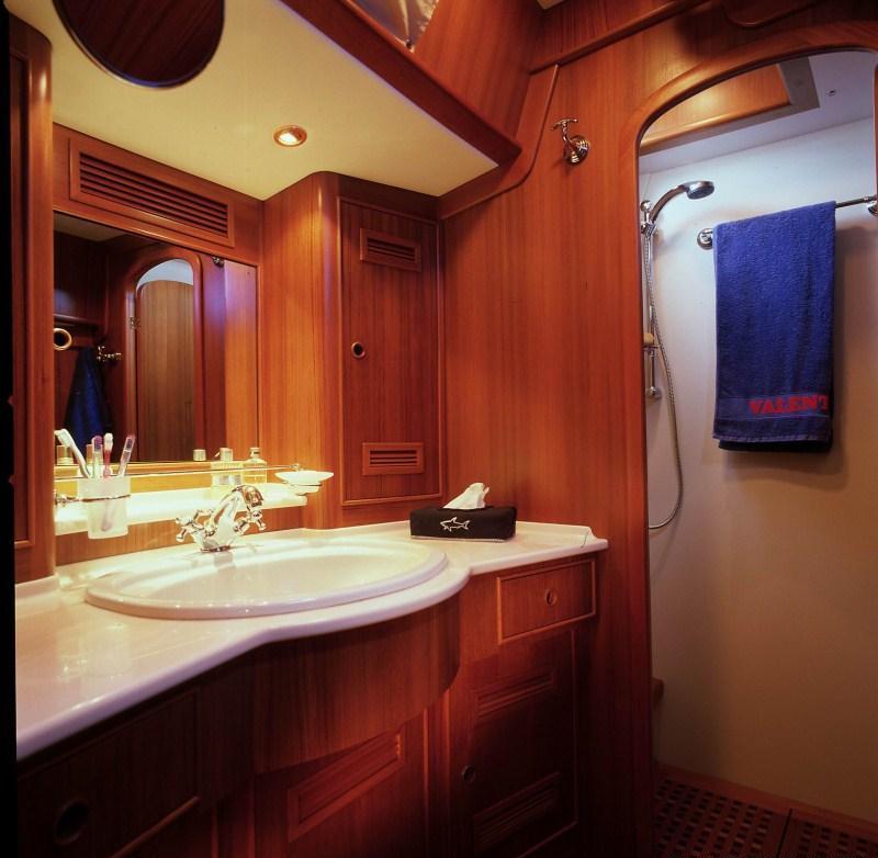 Sailing yacht PLUM -  Master Ensuite.jpg