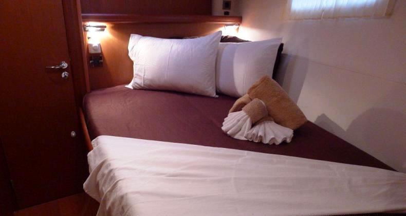 Sailing yacht POINT 02 -  Guest Cabin 2.jpg