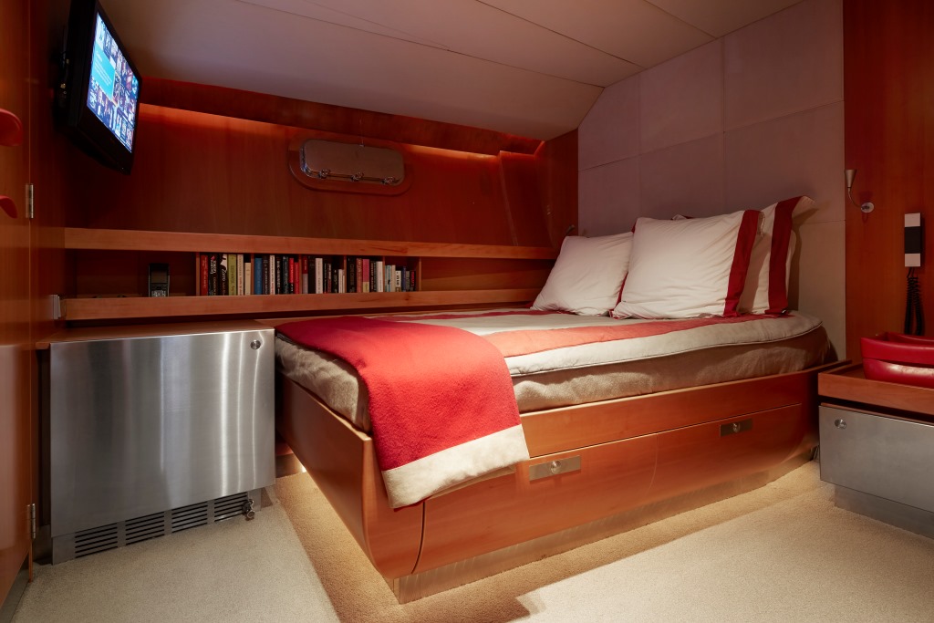 Sailing yacht SILVERTIP- VIP Cabin.jpg