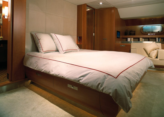 Sailing yacht Silvertip - Cabin.jpg