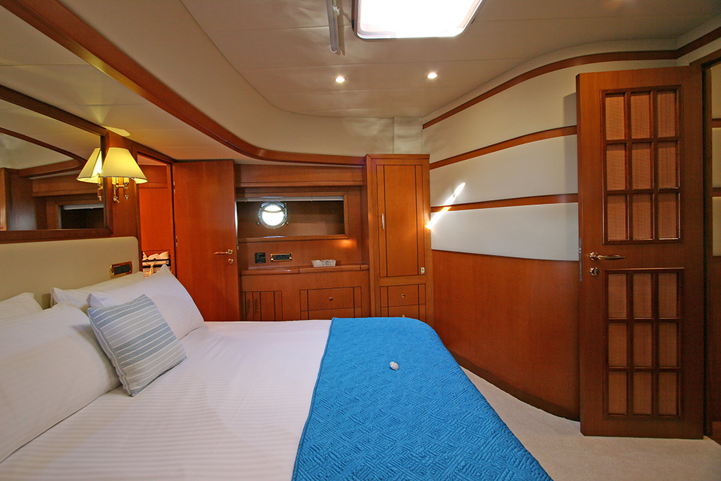 Sailing yacht TANGO CHARLIE - Guest Cabin 2.jpg