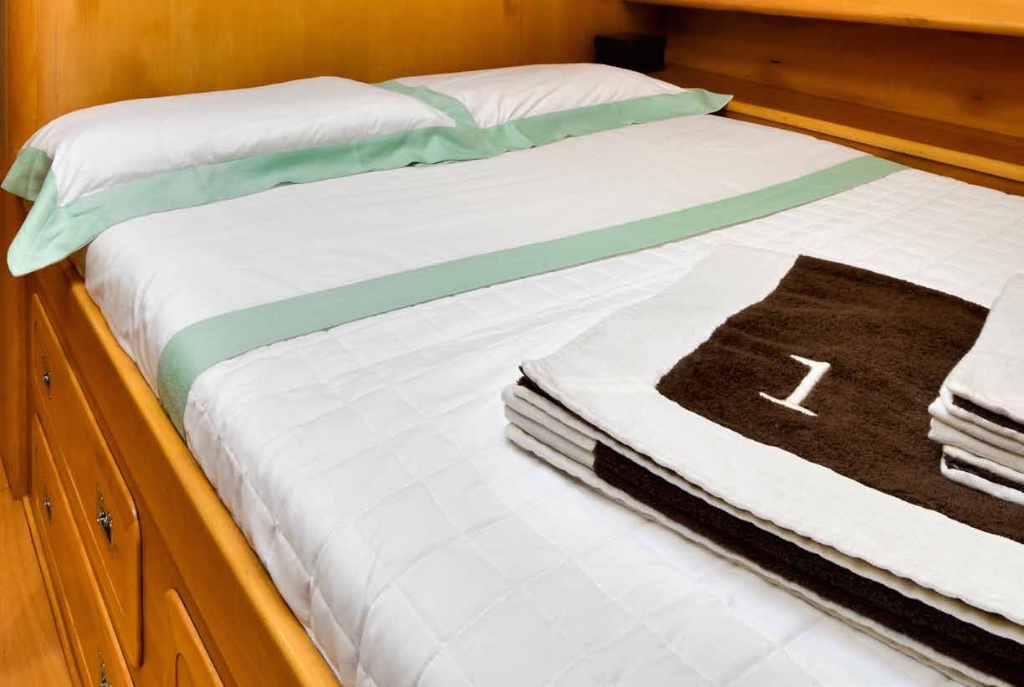 Sailing yacht TESS - Guest Cabin.jpg