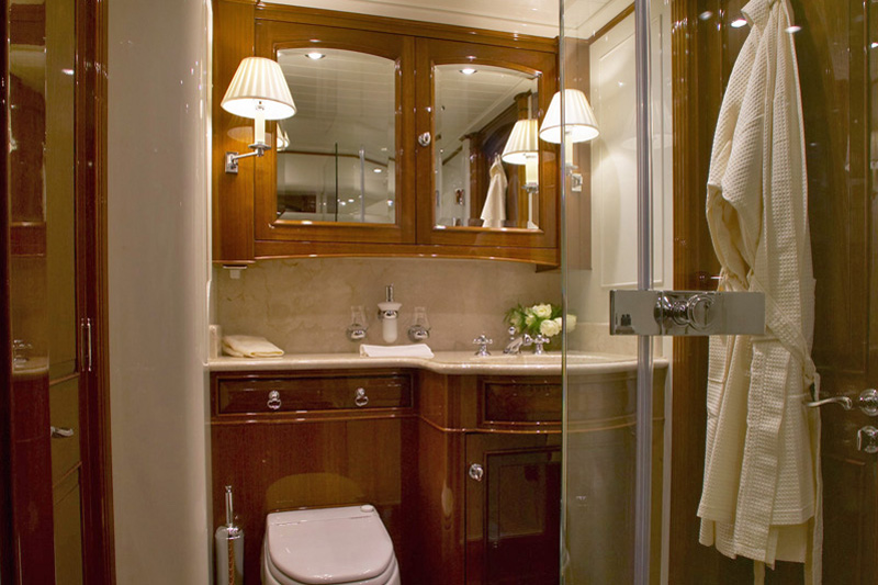 Sailing yacht WHISPER -  Guest Ensuite.jpg