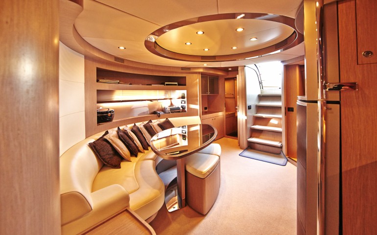 Sakura yacht - saloon.jpg