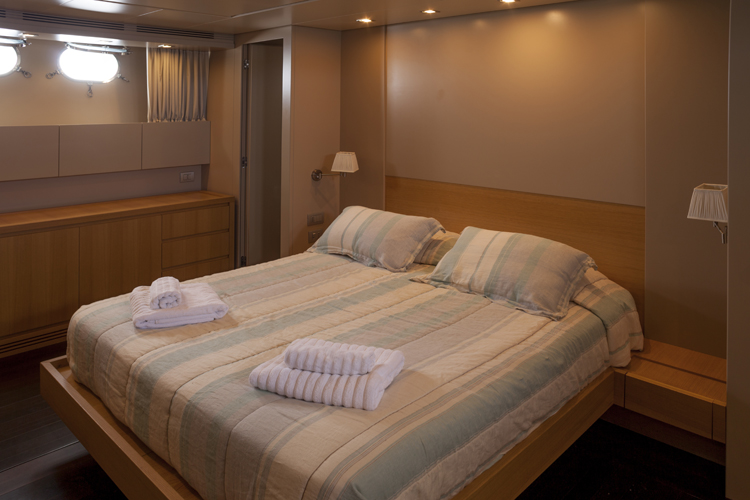 San Lorenzo Motor Yacht GOTA - Master cabin.jpg