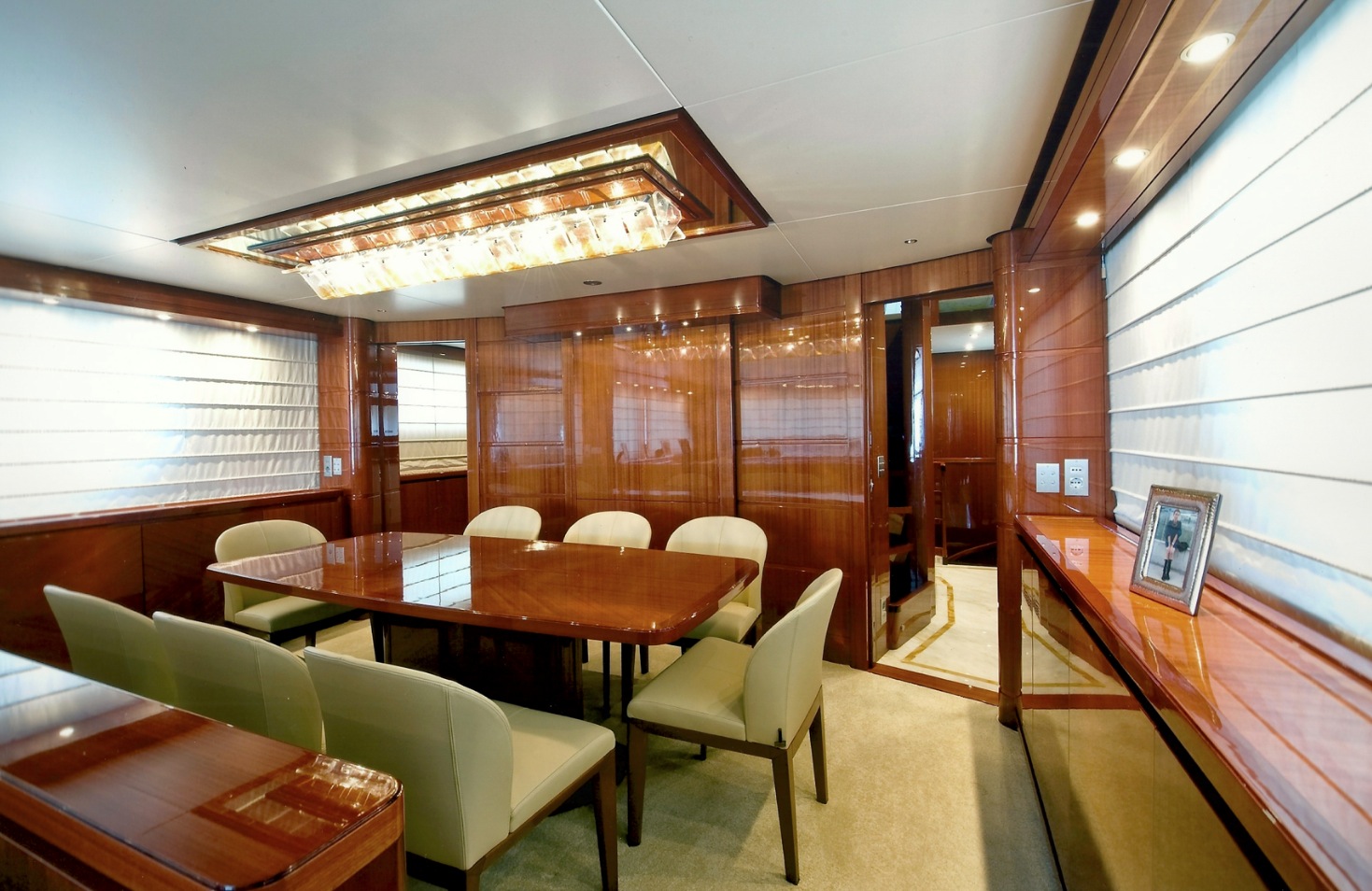 San Lorenzo Yacht GPS -  Dining Table.jpg